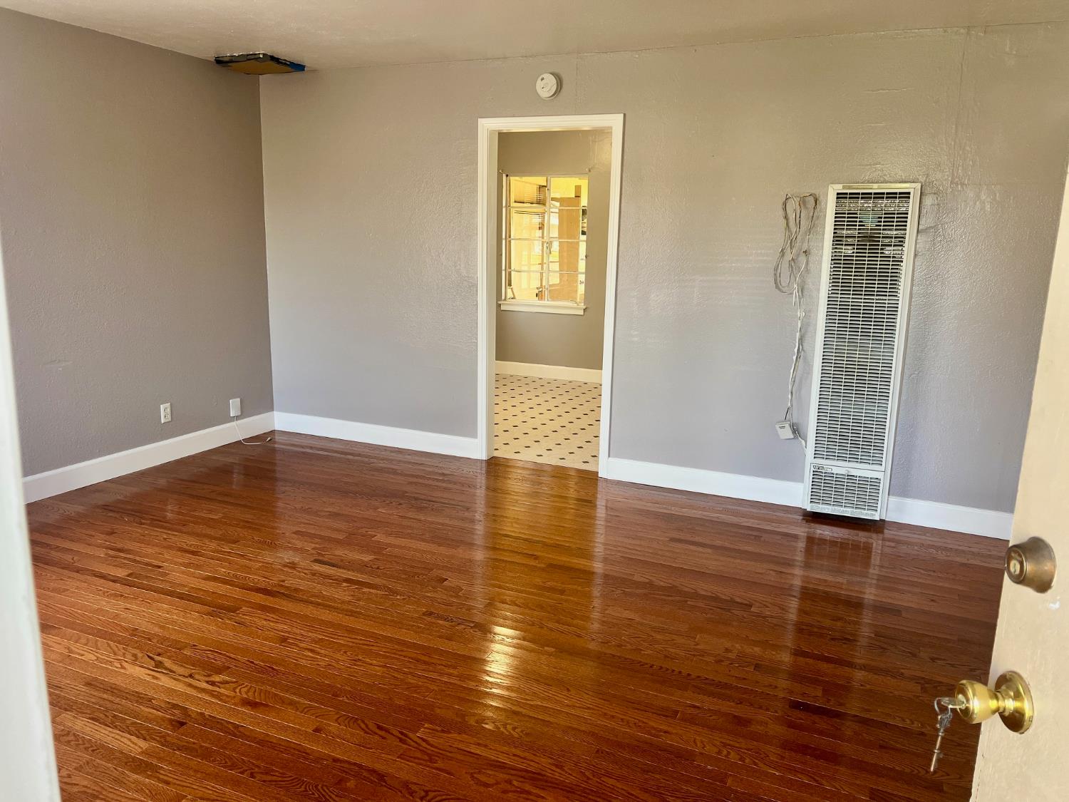 817 W Shields Ave, Fresno, CA 93705