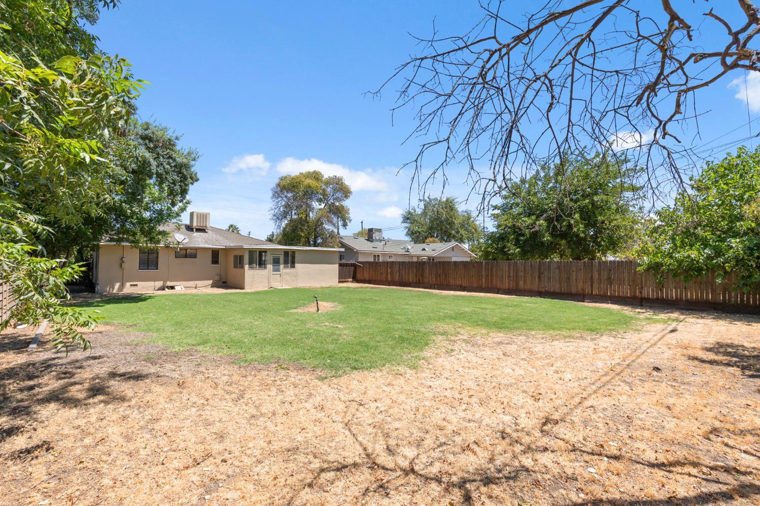 817 W Shields Ave, Fresno, CA 93705