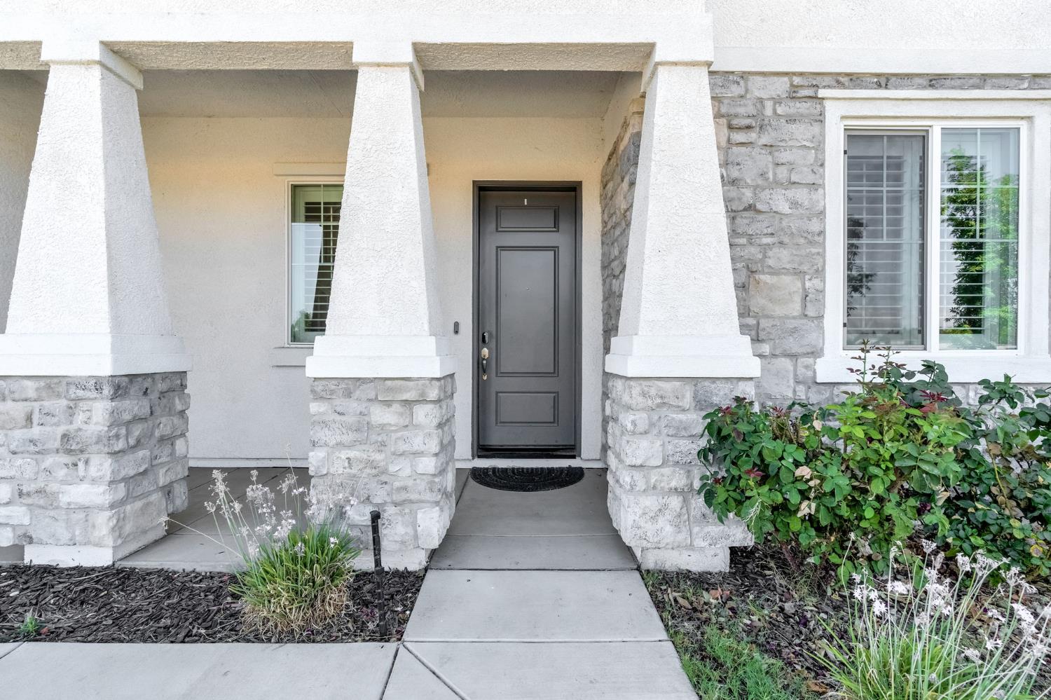 2468 Montana Ave, Clovis, CA 93619