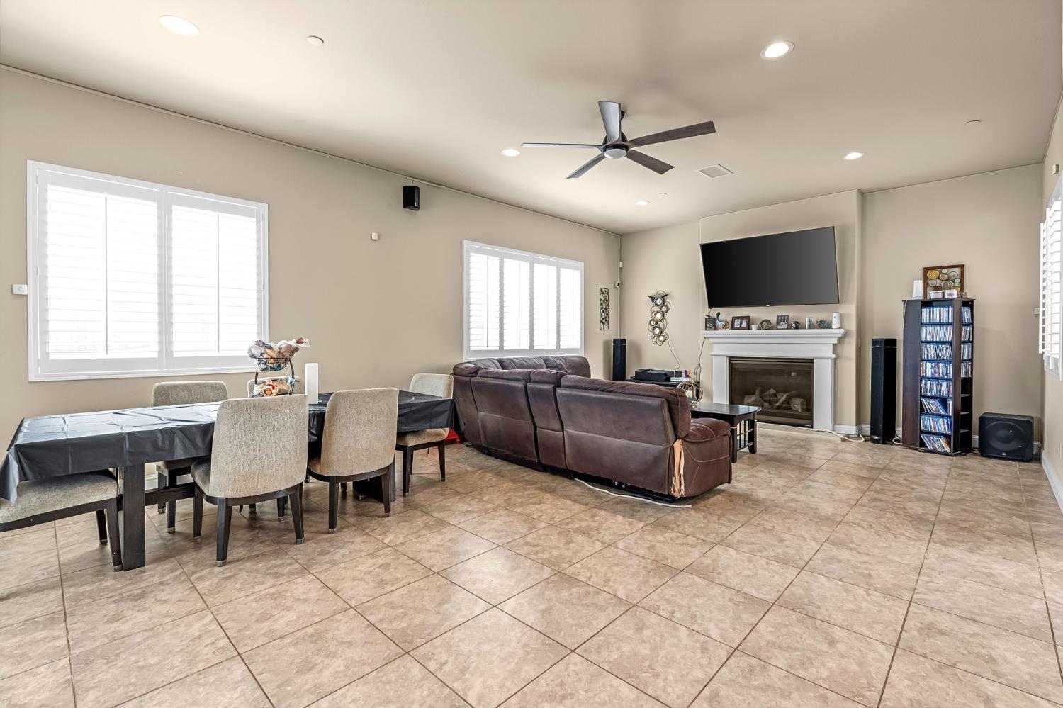 2468 Montana Ave, Clovis, CA 93619