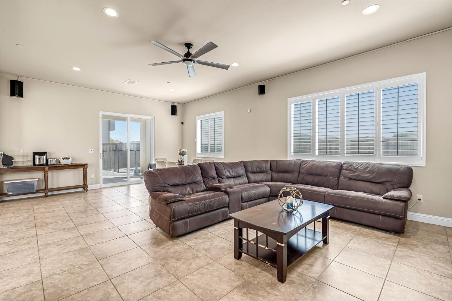 2468 Montana Ave, Clovis, CA 93619