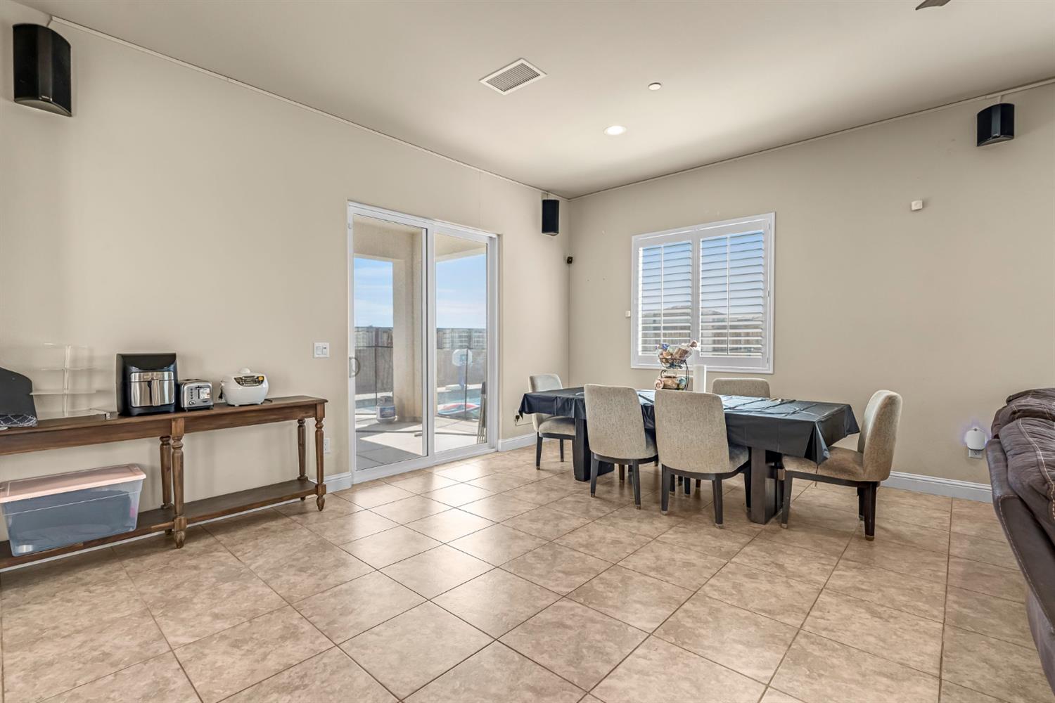 2468 Montana Ave, Clovis, CA 93619