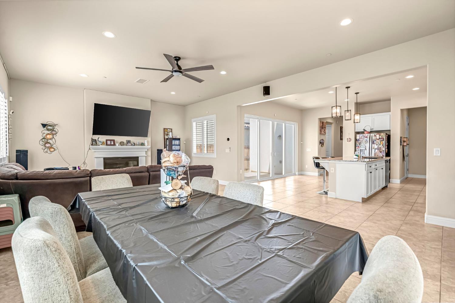 2468 Montana Ave, Clovis, CA 93619