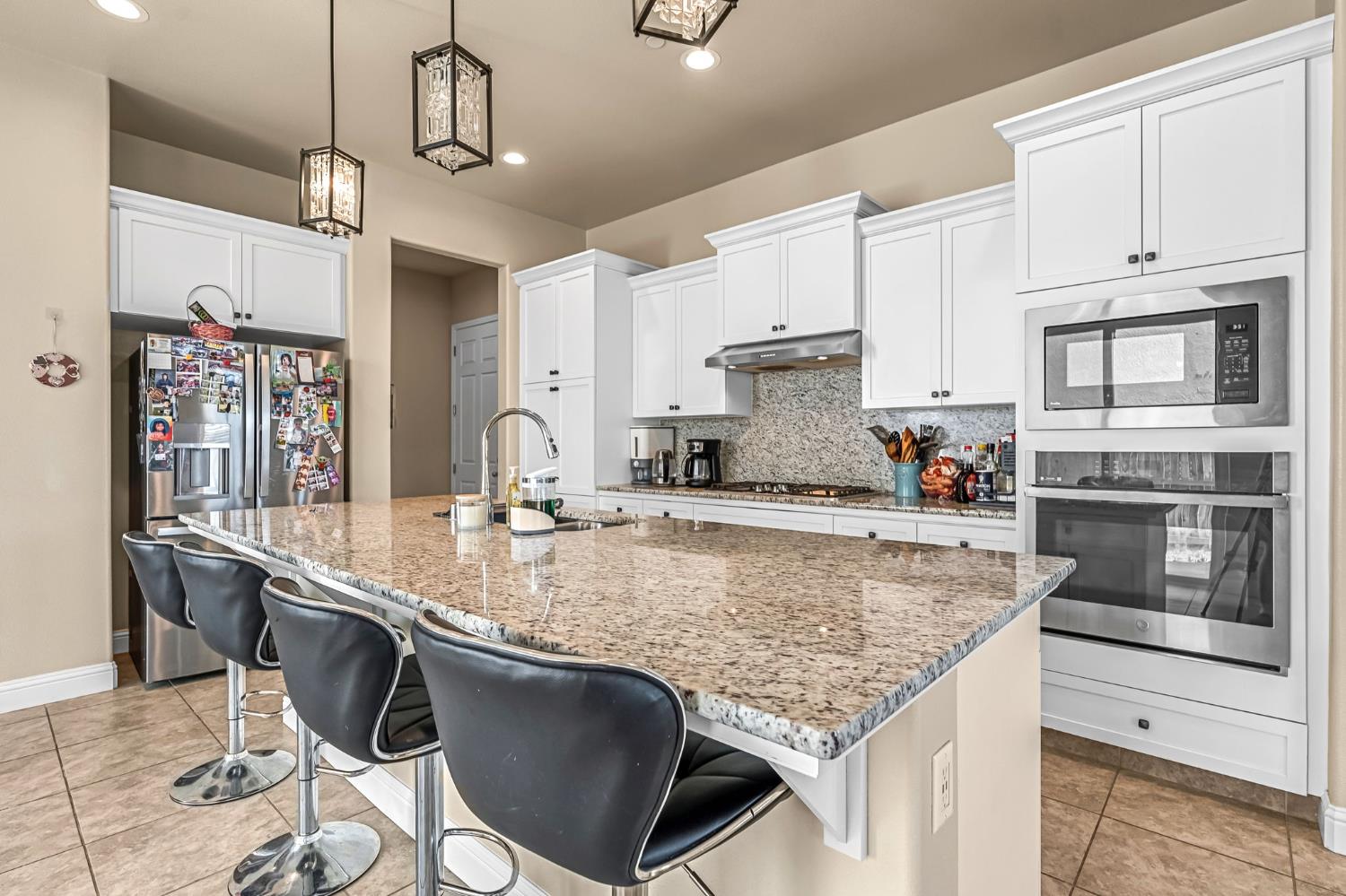 2468 Montana Ave, Clovis, CA 93619