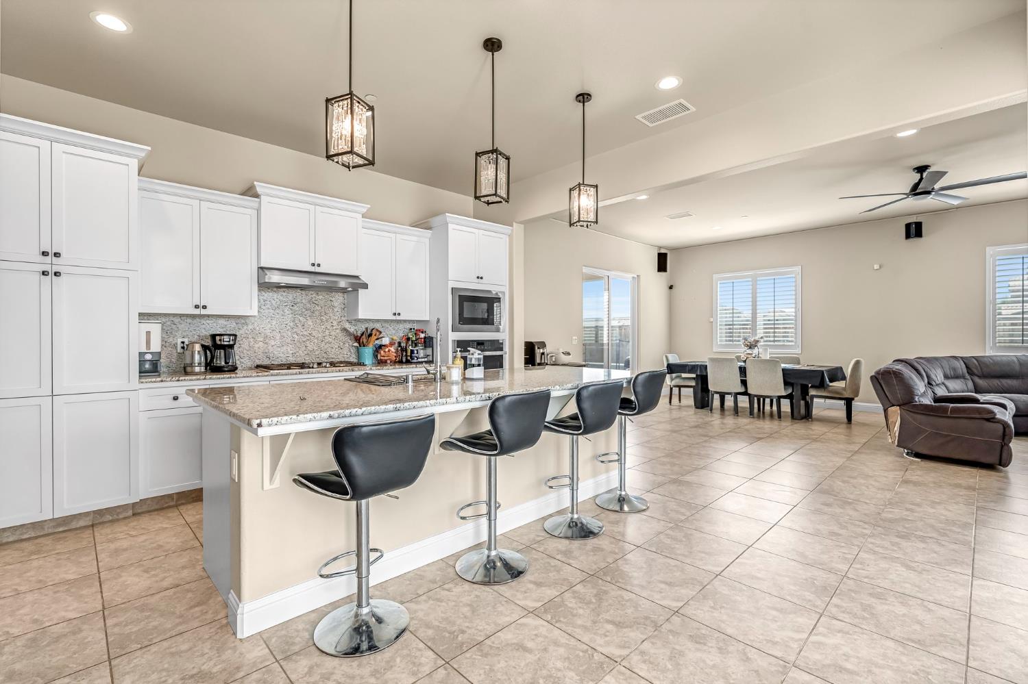 2468 Montana Ave, Clovis, CA 93619