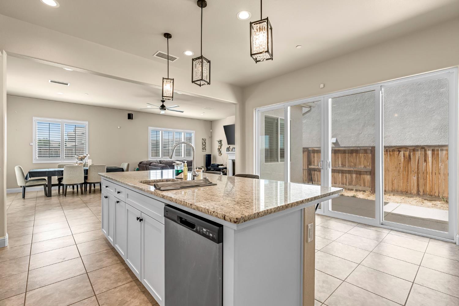 2468 Montana Ave, Clovis, CA 93619