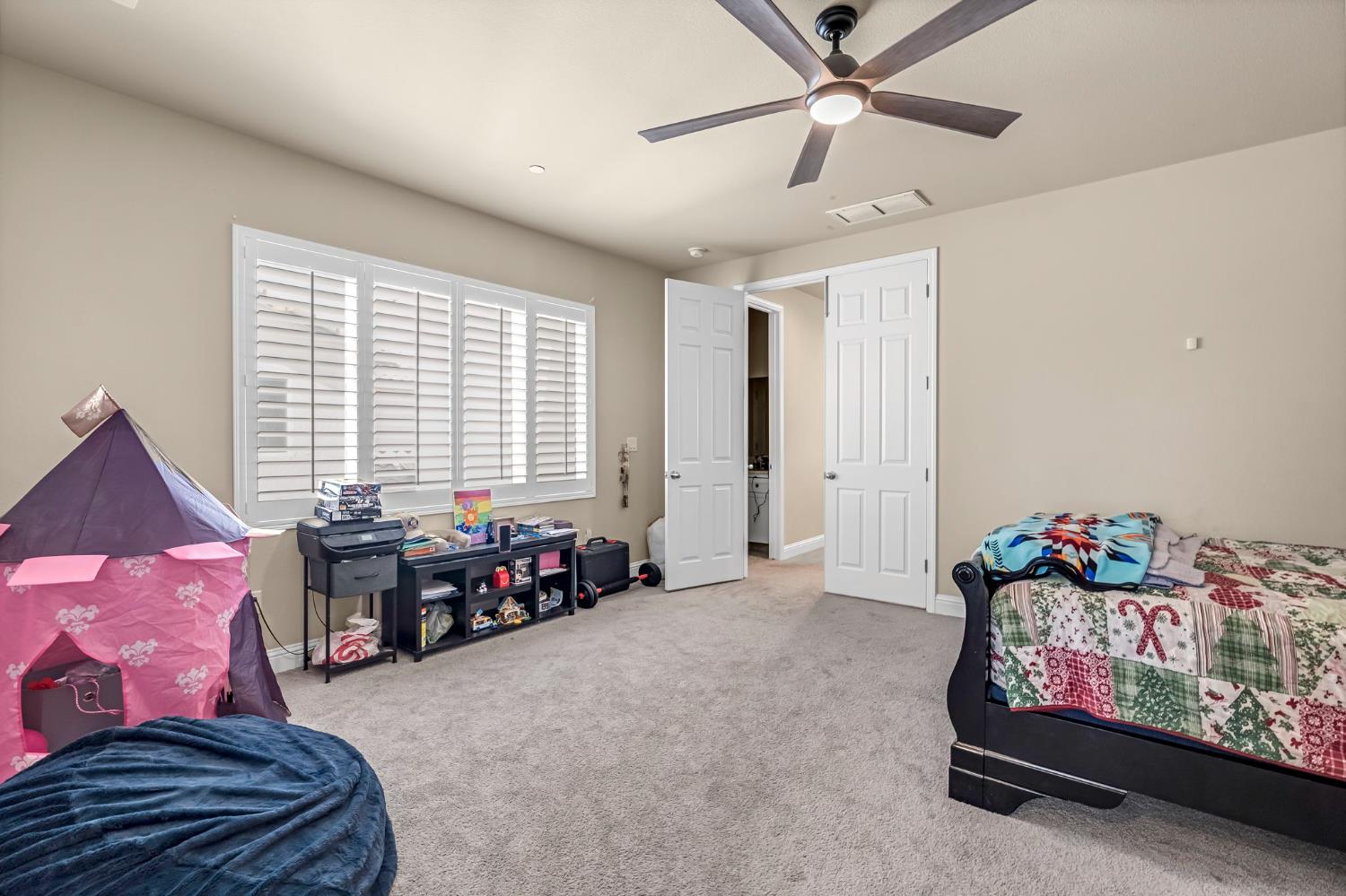 2468 Montana Ave, Clovis, CA 93619