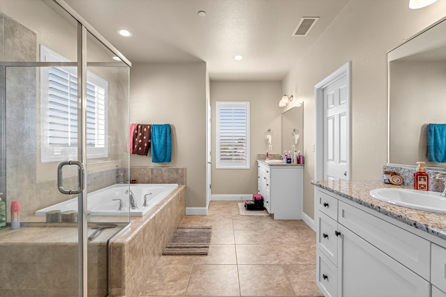 2468 Montana Ave, Clovis, CA 93619