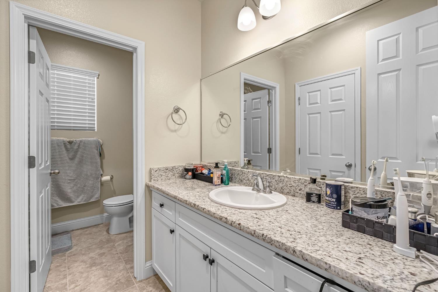 2468 Montana Ave, Clovis, CA 93619