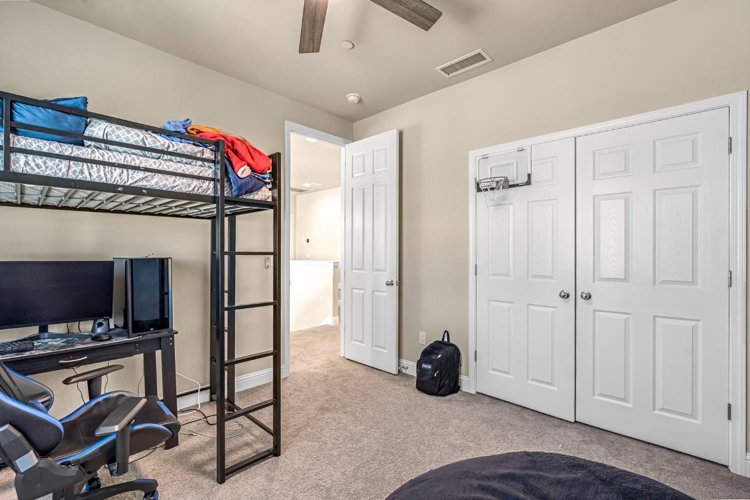 2468 Montana Ave, Clovis, CA 93619