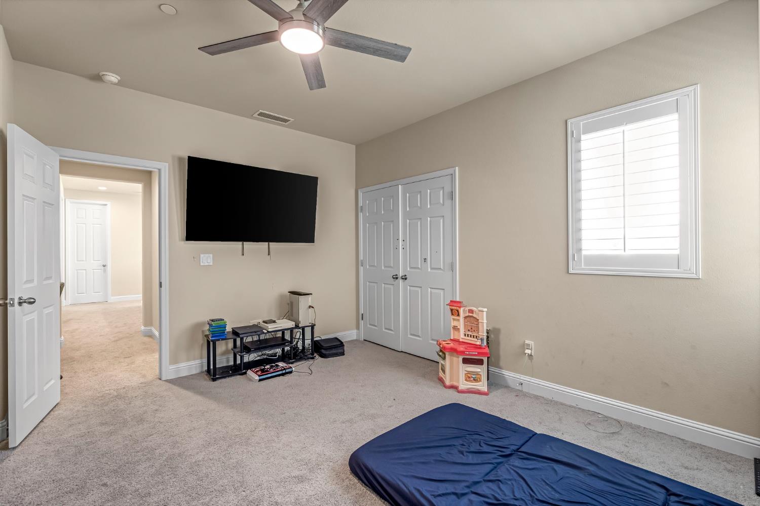 2468 Montana Ave, Clovis, CA 93619