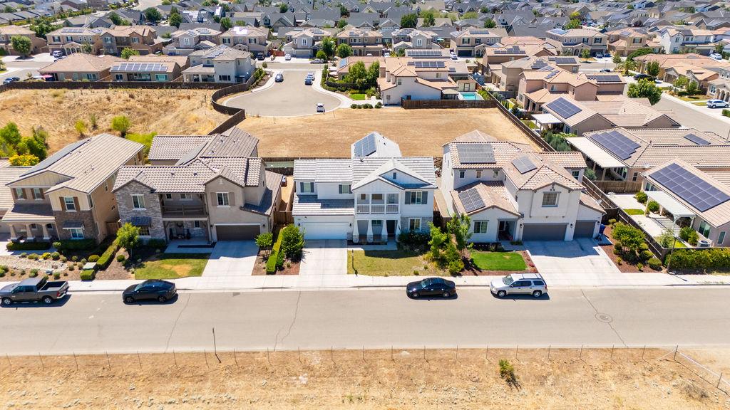 2468 Montana Ave, Clovis, CA 93619