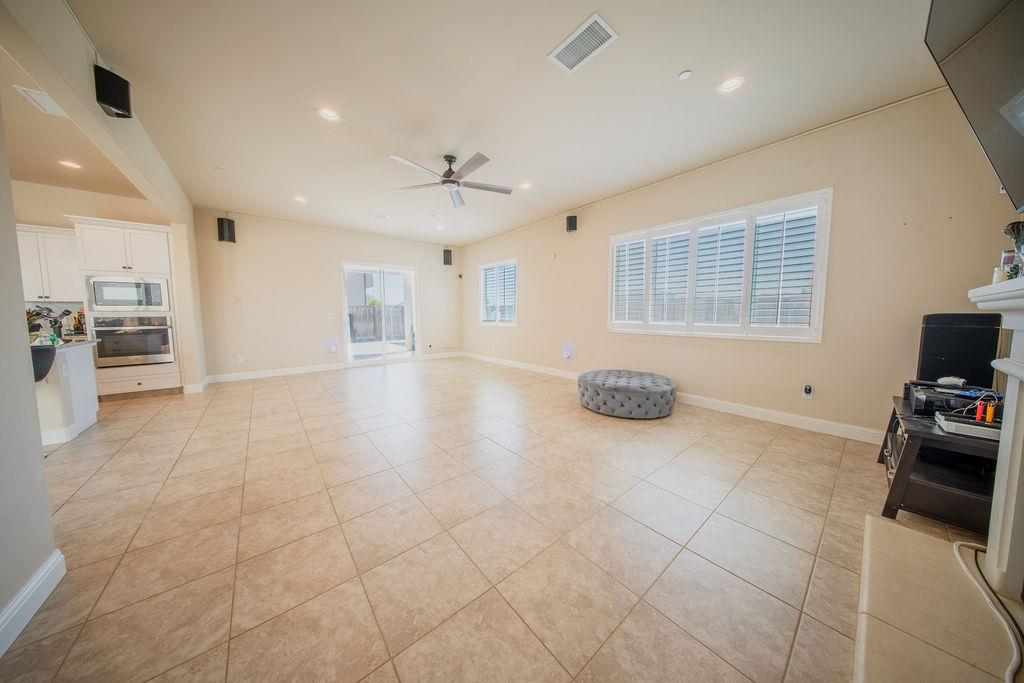 2468 Montana Ave, Clovis, CA 93619