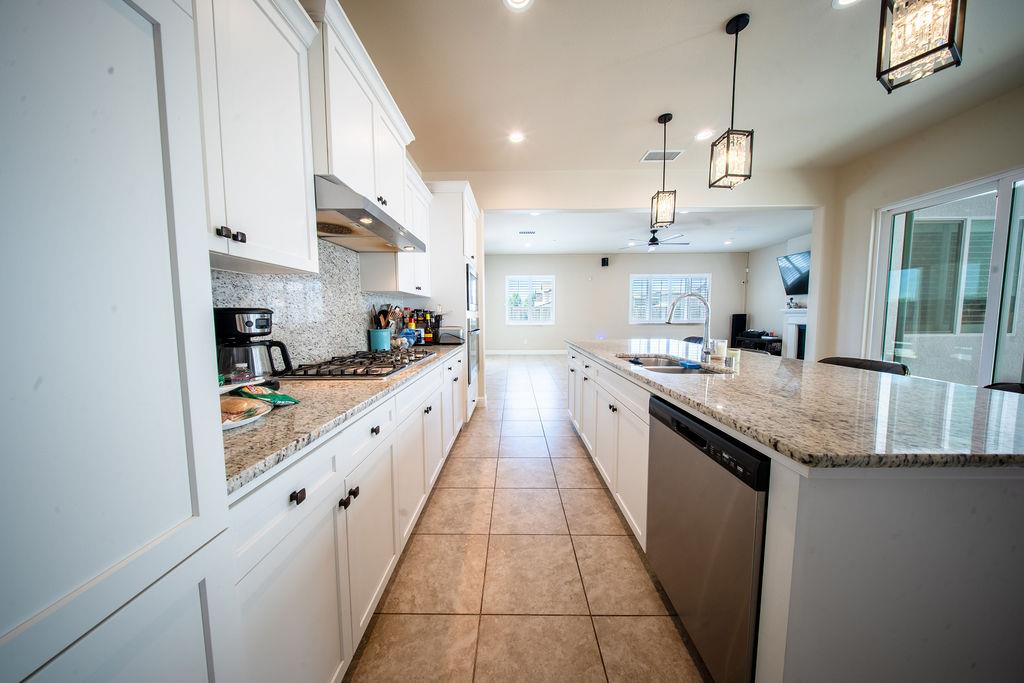 2468 Montana Ave, Clovis, CA 93619