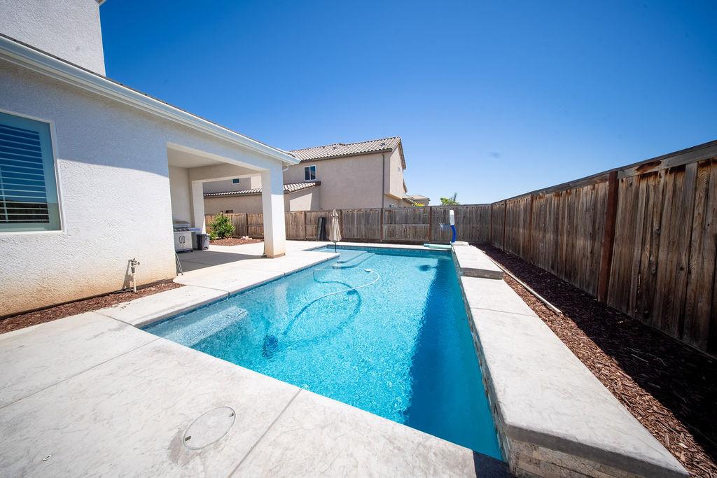 2468 Montana Ave, Clovis, CA 93619