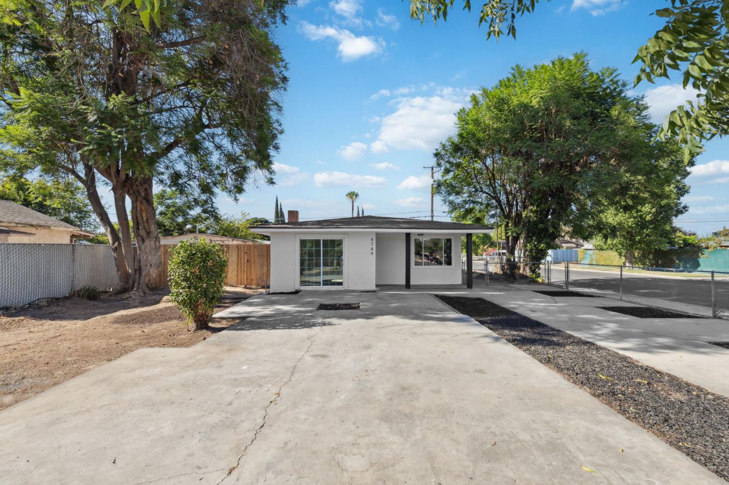 4749 E Montecito Ave, Fresno, CA 93702