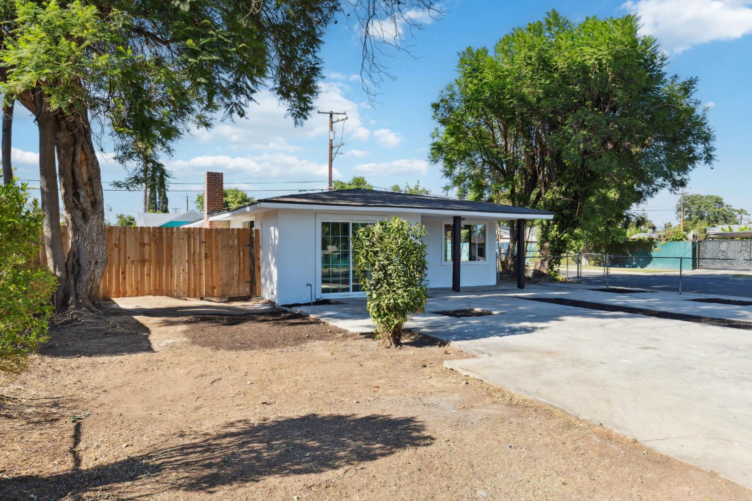 4749 E Montecito Ave, Fresno, CA 93702