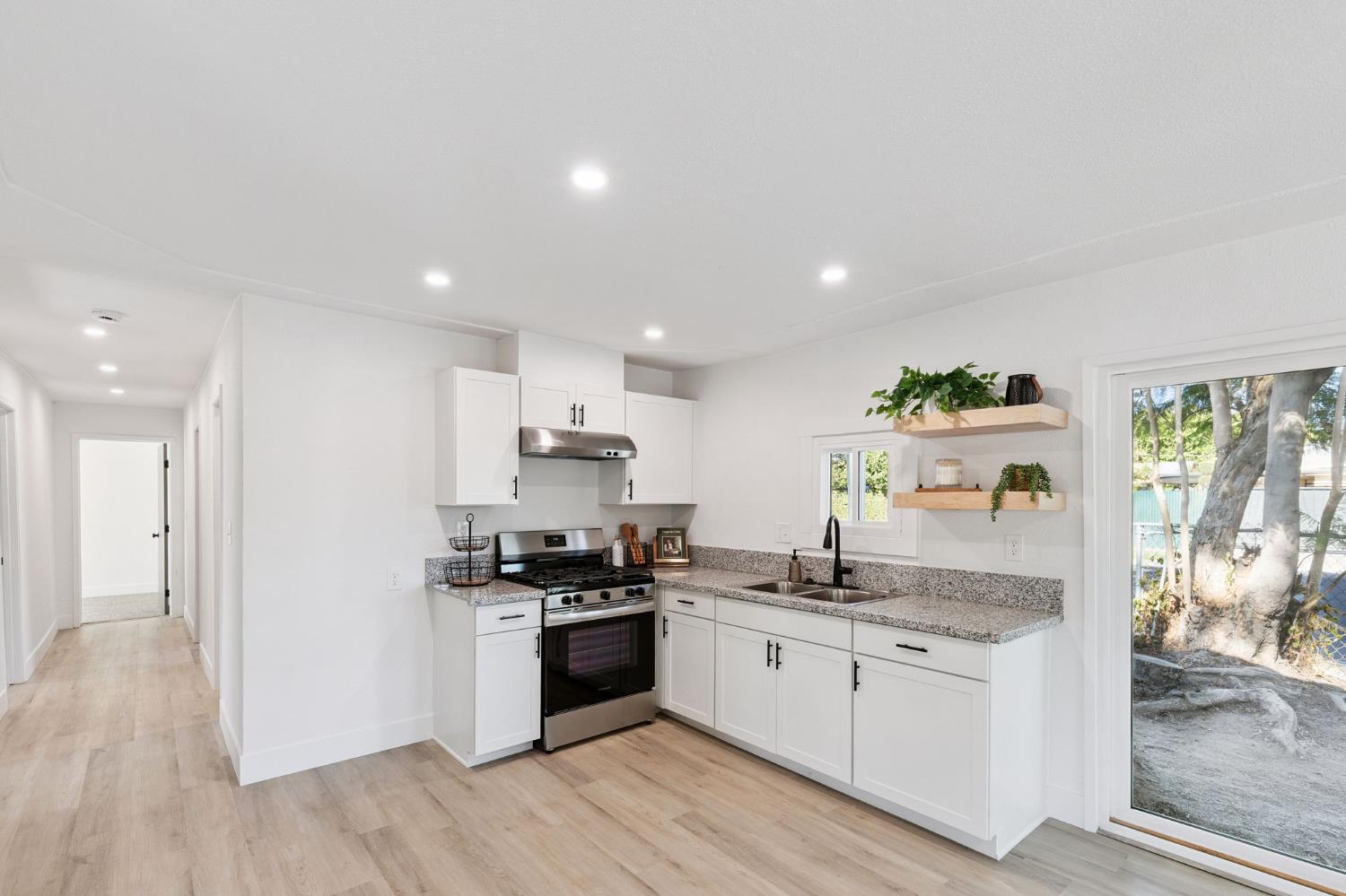 4749 E Montecito Ave, Fresno, CA 93702