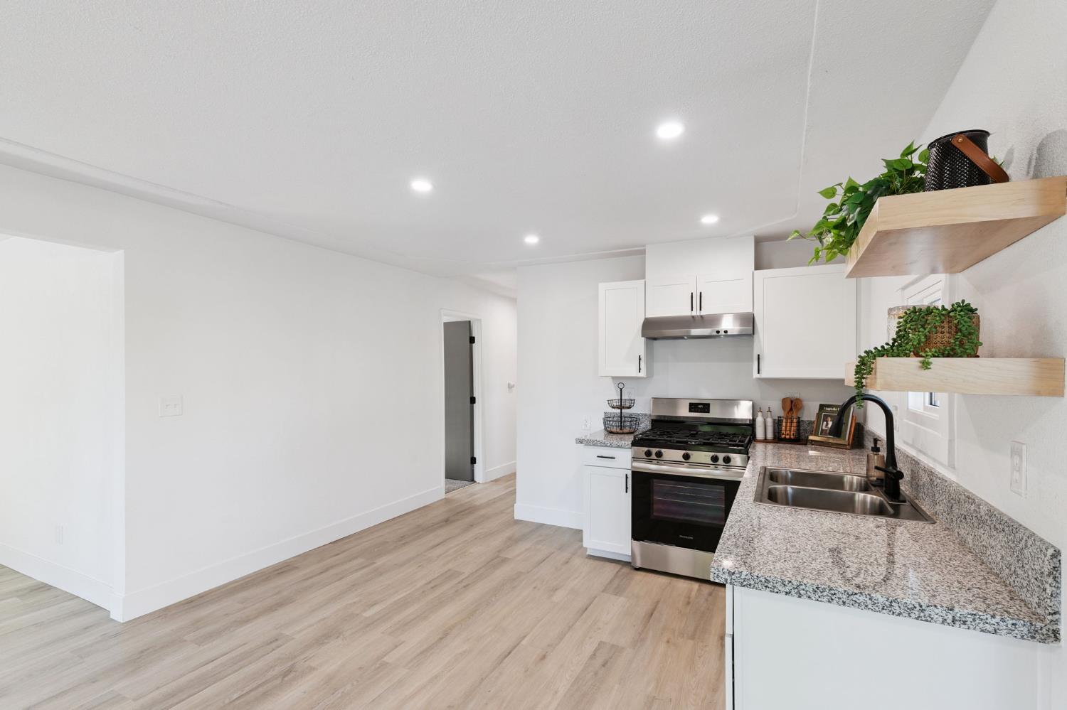 4749 E Montecito Ave, Fresno, CA 93702