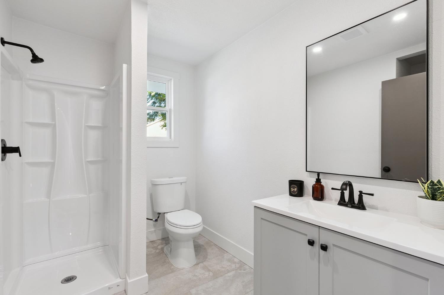 4749 E Montecito Ave, Fresno, CA 93702