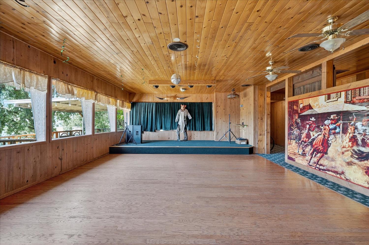 42155 Highway 41, Oakhurst, CA 93644