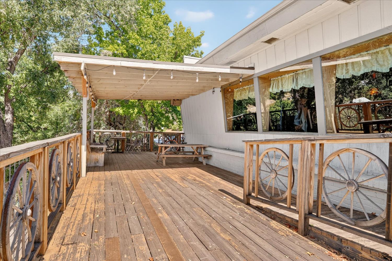 42155 Highway 41, Oakhurst, CA 93644