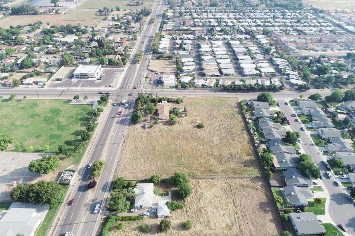 2413 S Chestnut, Fresno, CA 93725