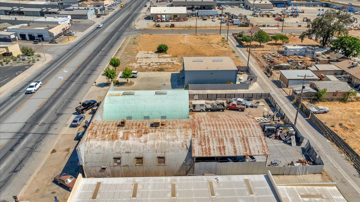 1533 S K St, Tulare, CA 93274
