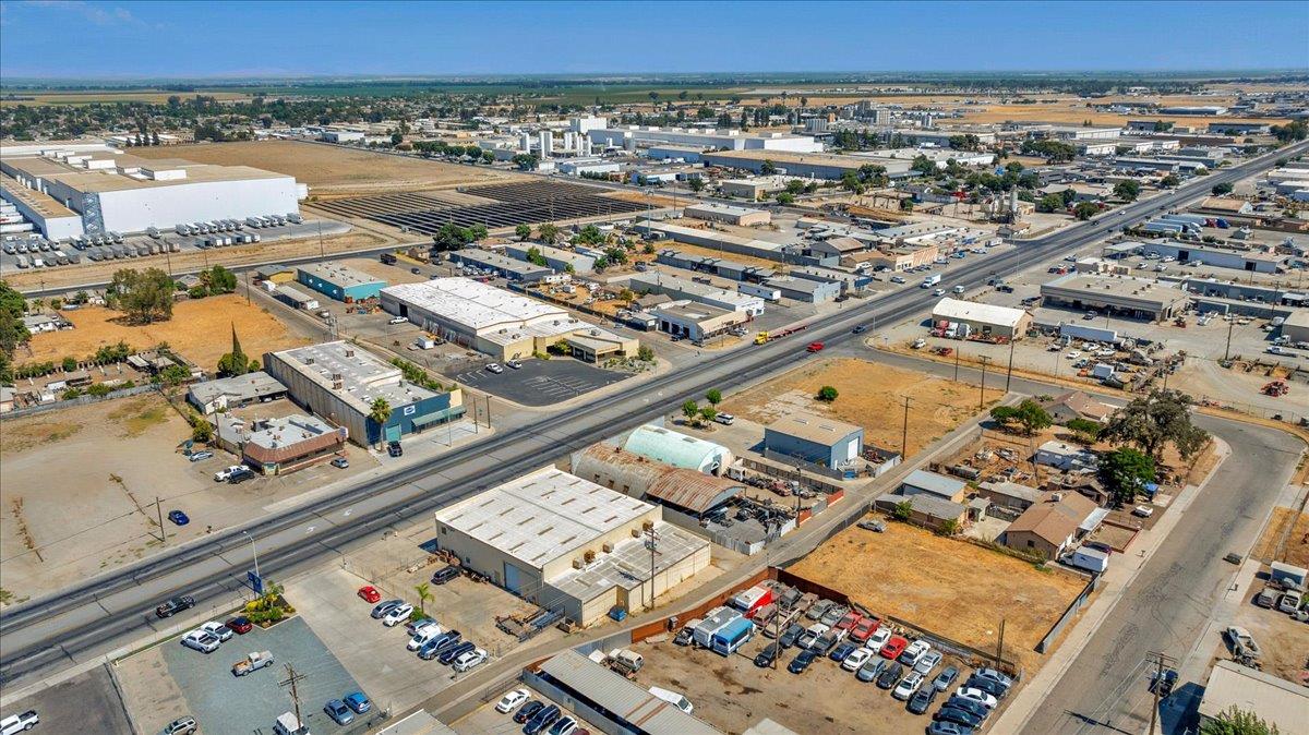 1533 S K St, Tulare, CA 93274