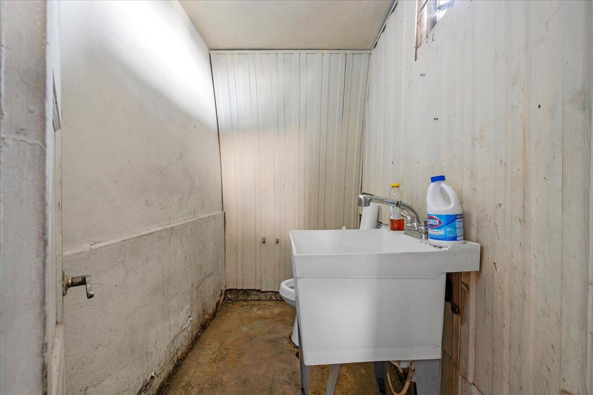 1533 S K St, Tulare, CA 93274