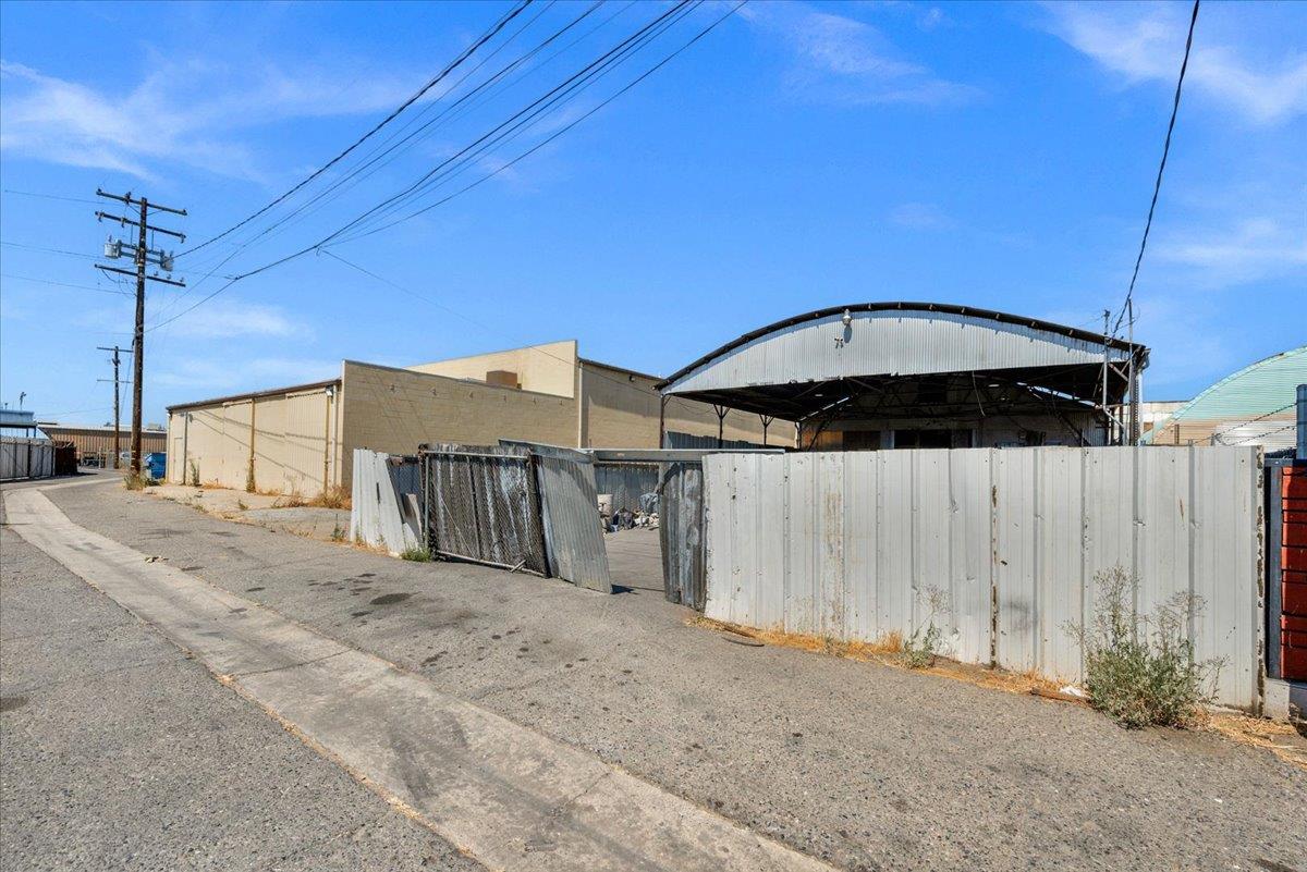 1533 S K St, Tulare, CA 93274