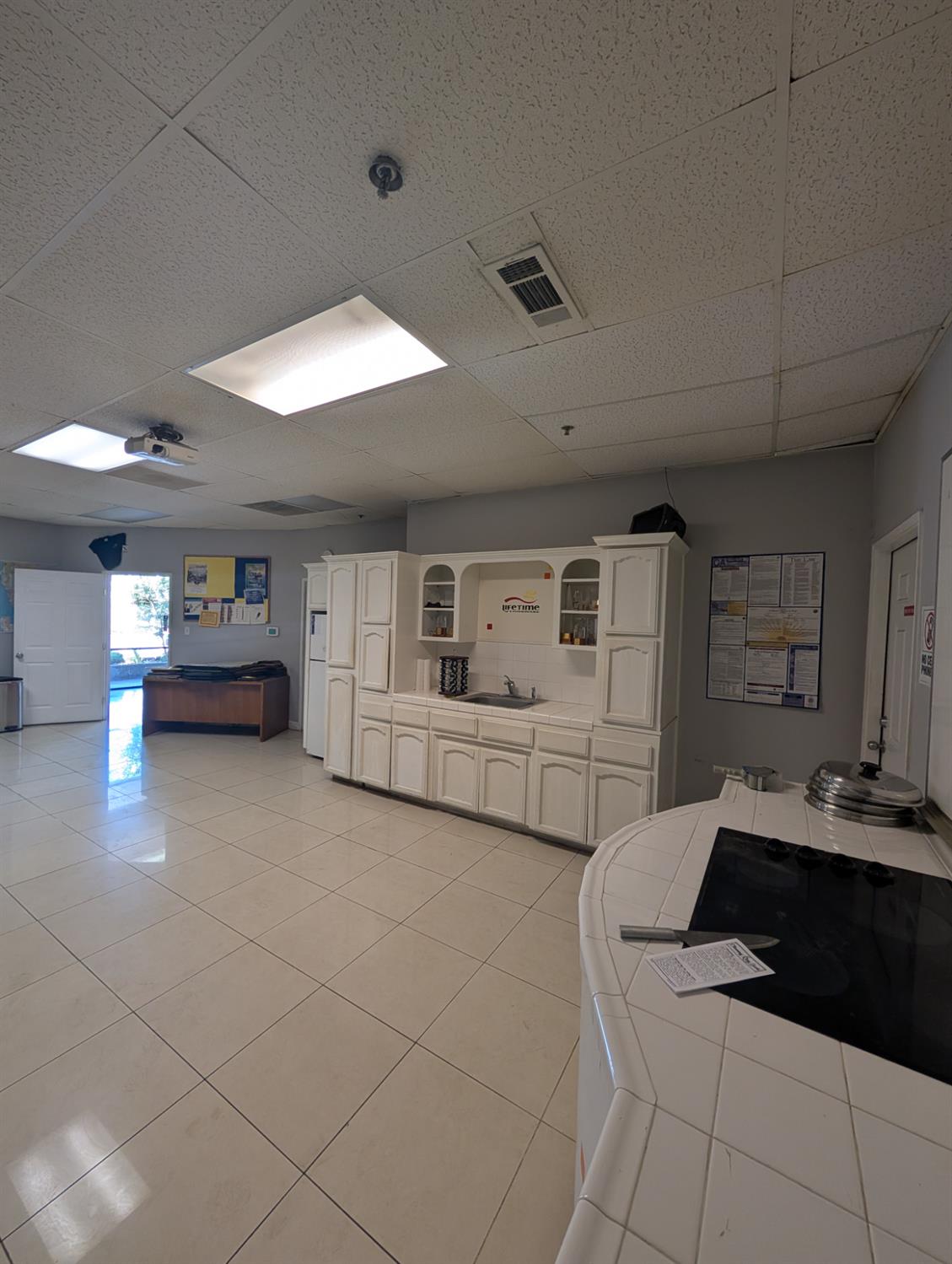 4672 W Jennifer Ave, Fresno, CA 93722