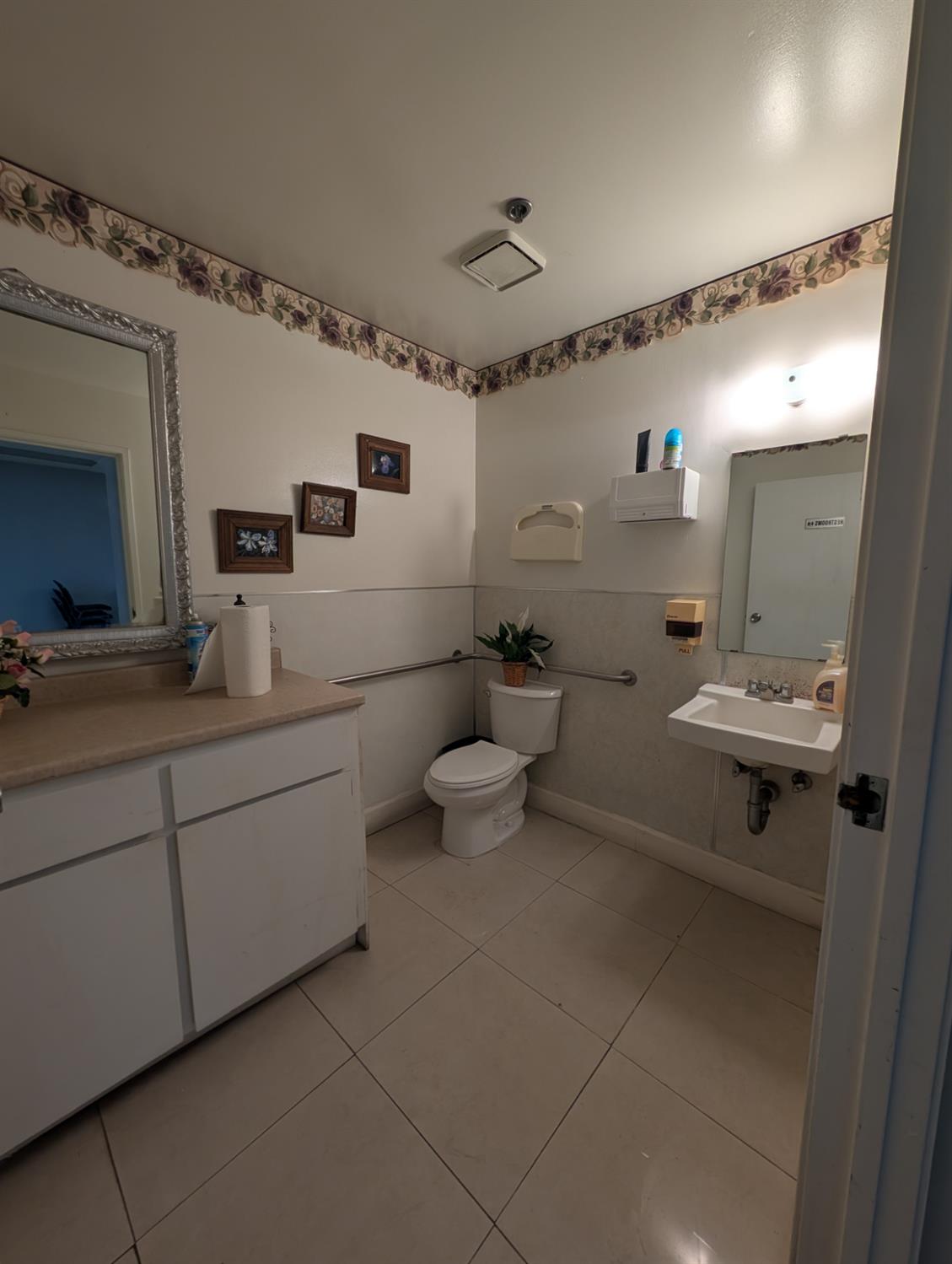 4672 W Jennifer Ave, Fresno, CA 93722