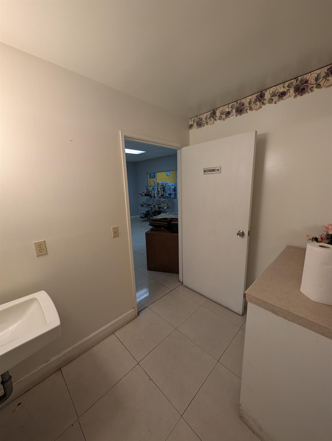 4672 W Jennifer Ave, Fresno, CA 93722