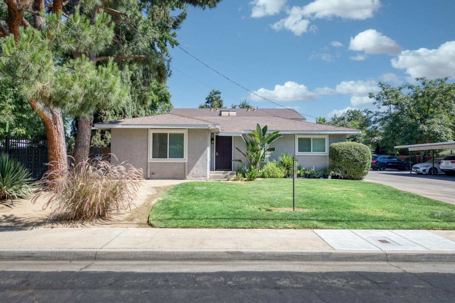 69 W Beverly Dr #101, Clovis, CA 93612