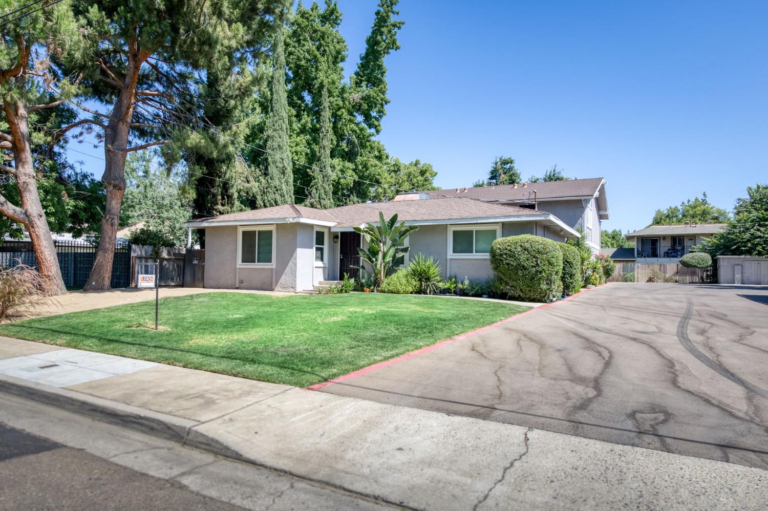 69 W Beverly Dr #101, Clovis, CA 93612