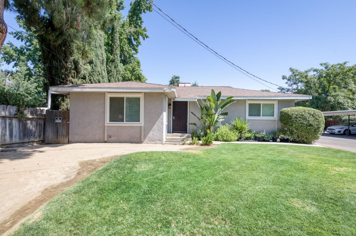 69 W Beverly Dr #101, Clovis, CA 93612