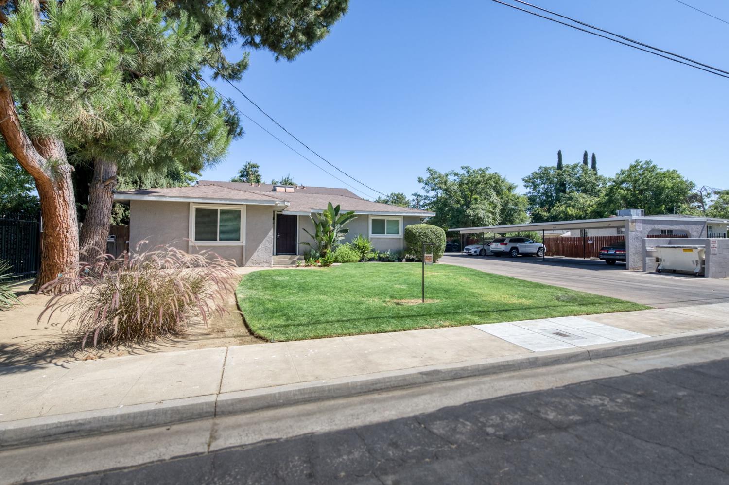 69 W Beverly Dr #101, Clovis, CA 93612