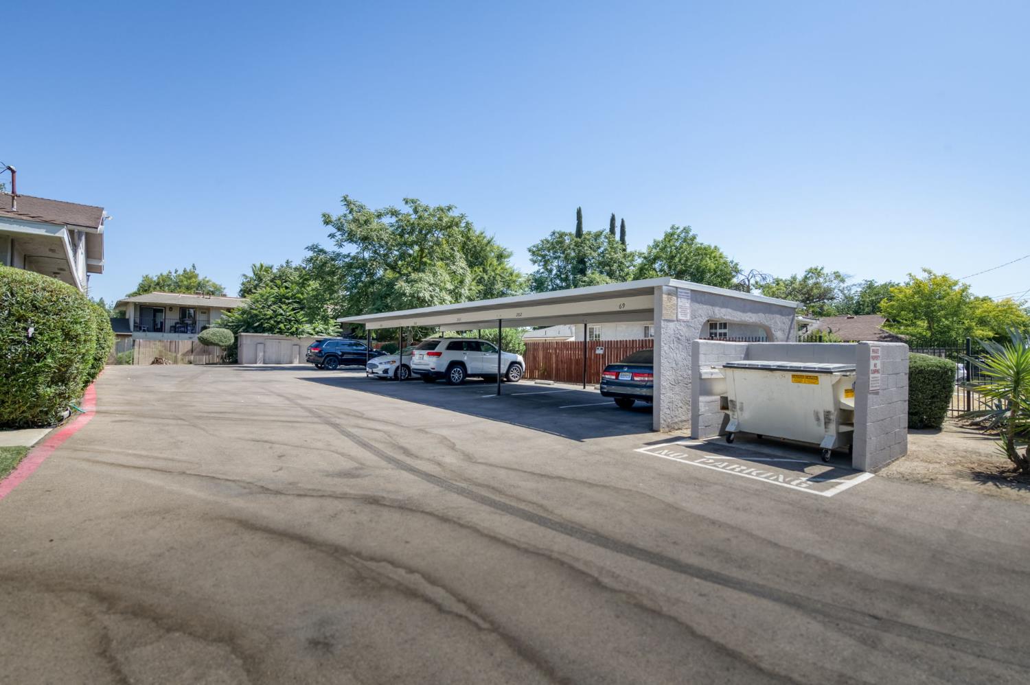 69 W Beverly Dr #101, Clovis, CA 93612