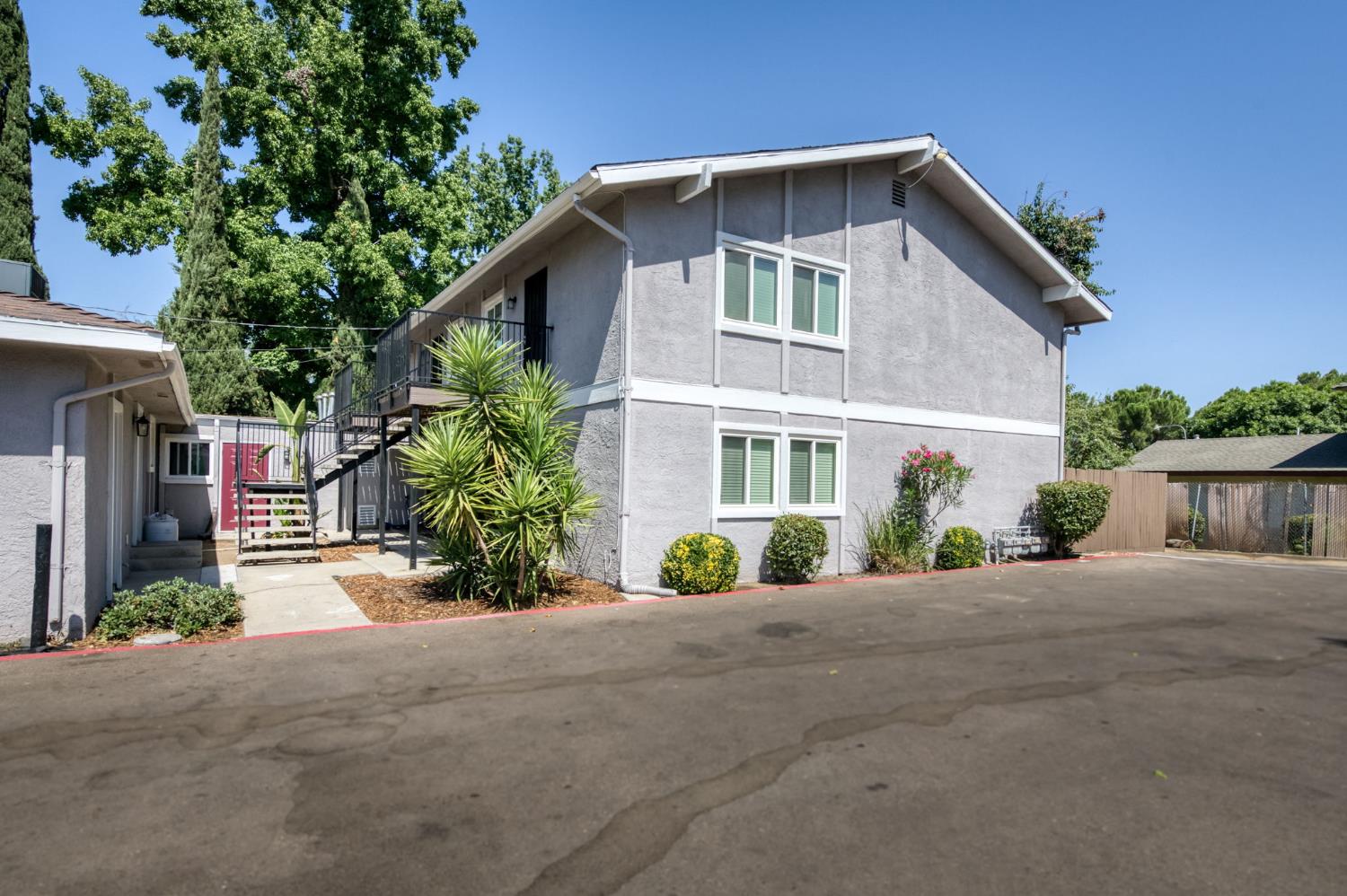 69 W Beverly Dr #101, Clovis, CA 93612