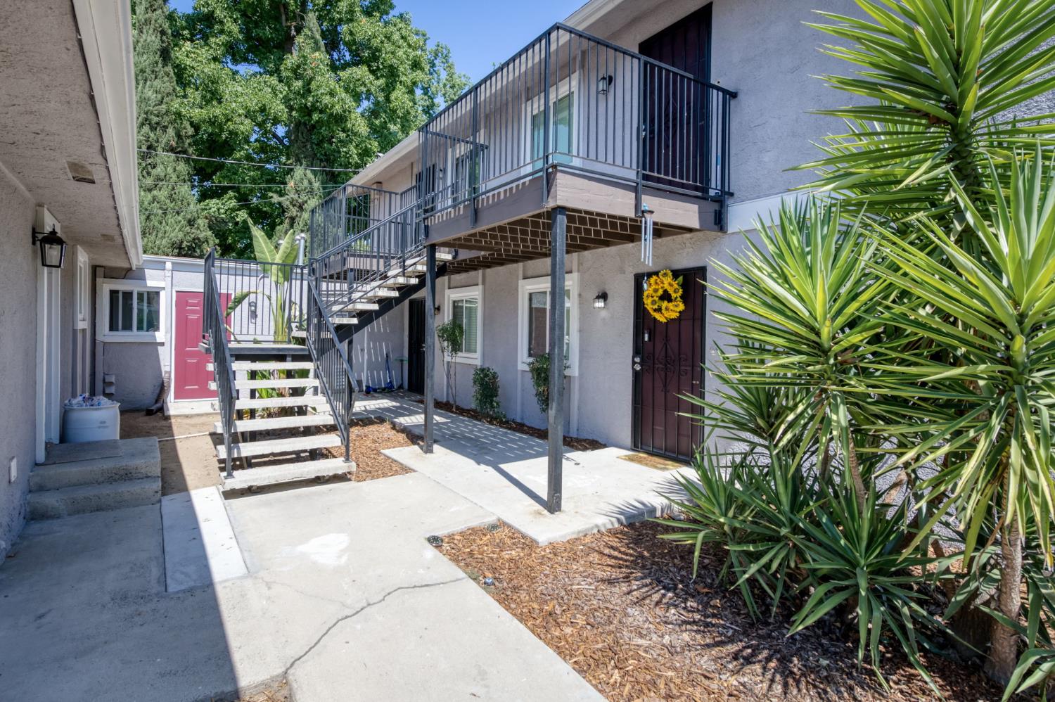 69 W Beverly Dr #101, Clovis, CA 93612