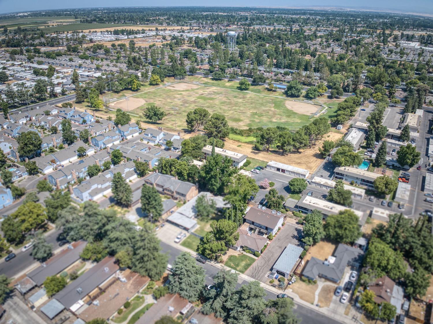 69 W Beverly Dr #101, Clovis, CA 93612