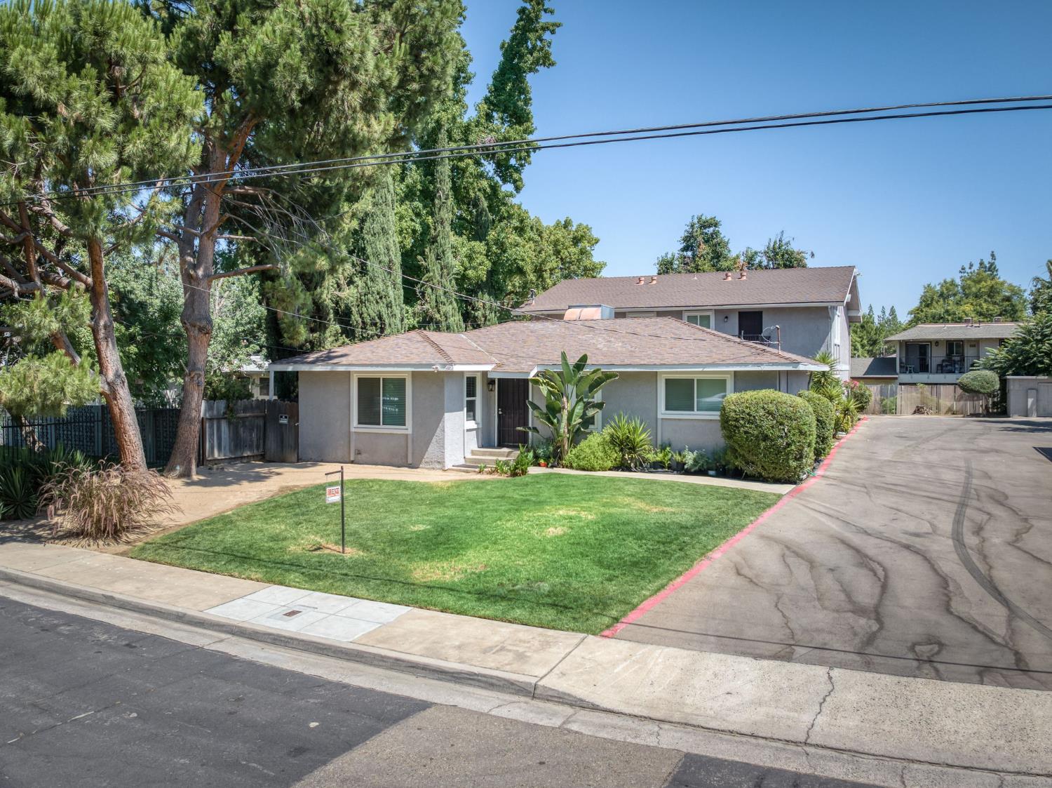 69 W Beverly Dr #101, Clovis, CA 93612