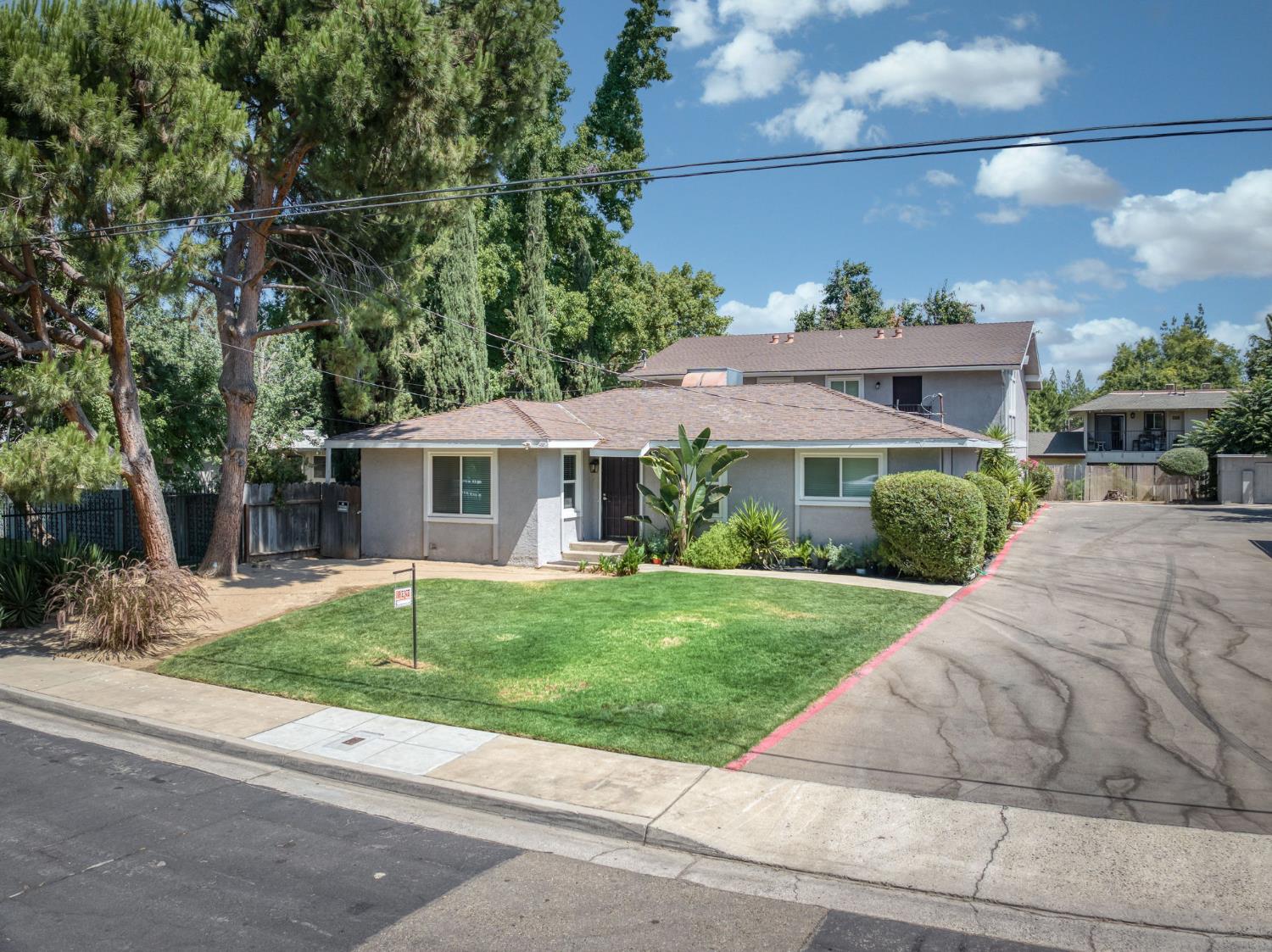 69 W Beverly Dr #101, Clovis, CA 93612