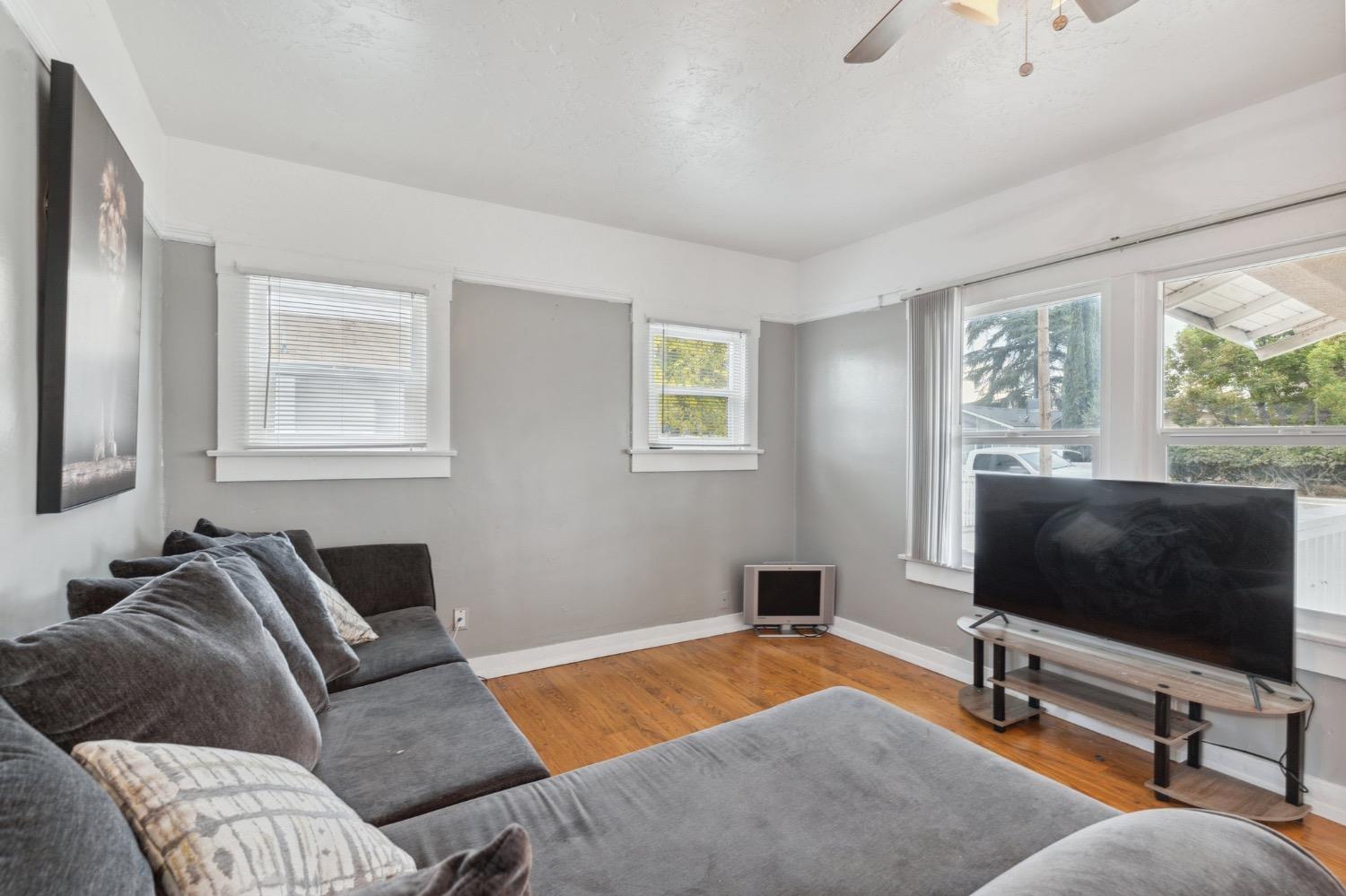 728 N Farris Ave, Fresno, CA 93728