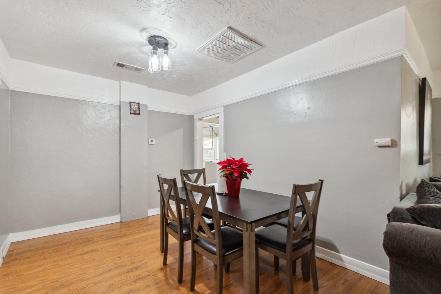 728 N Farris Ave, Fresno, CA 93728