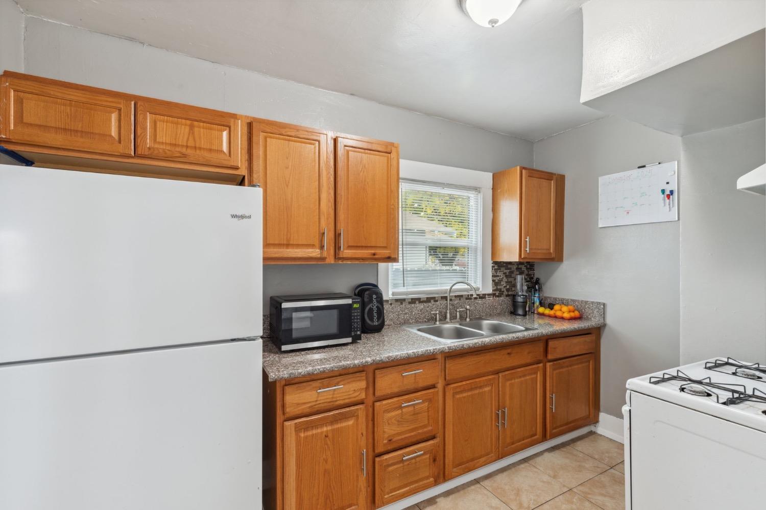 728 N Farris Ave, Fresno, CA 93728