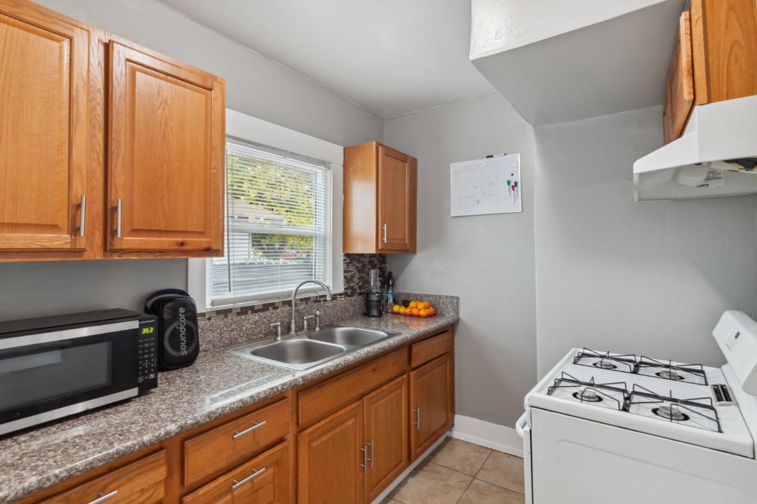 728 N Farris Ave, Fresno, CA 93728