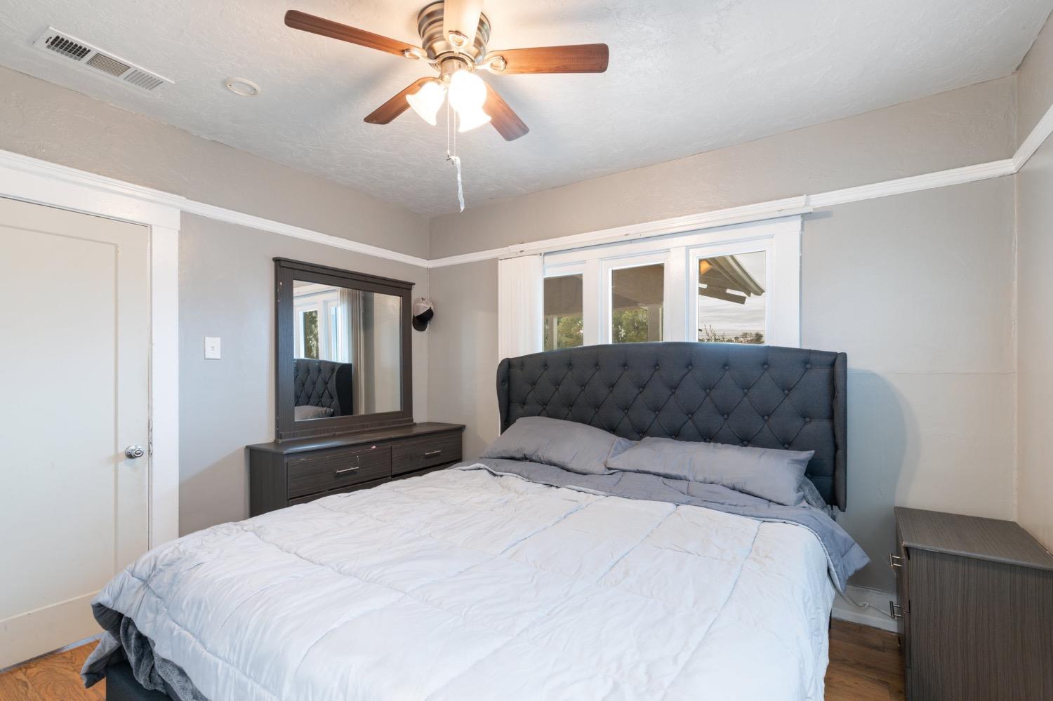 728 N Farris Ave, Fresno, CA 93728