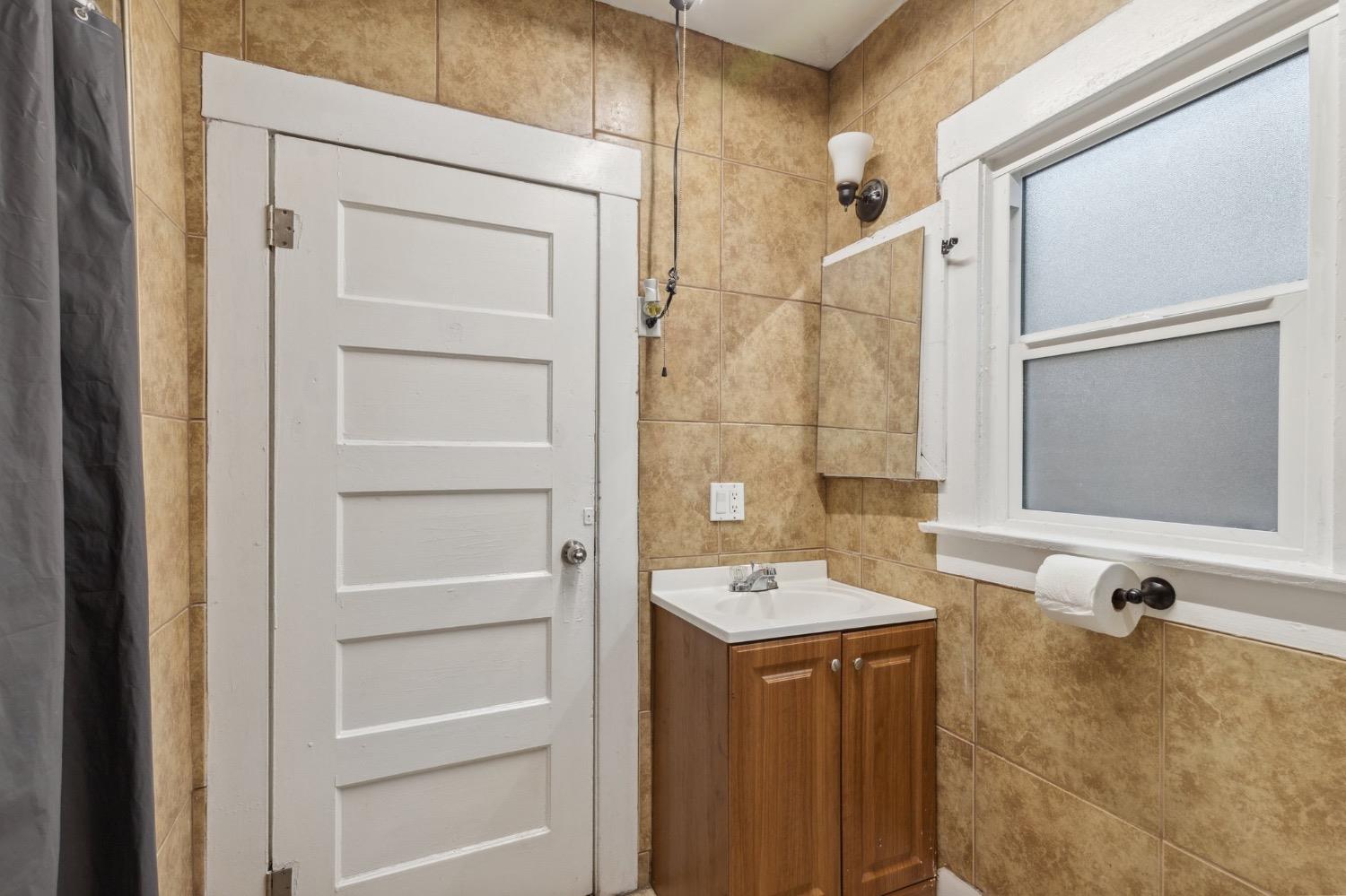 728 N Farris Ave, Fresno, CA 93728